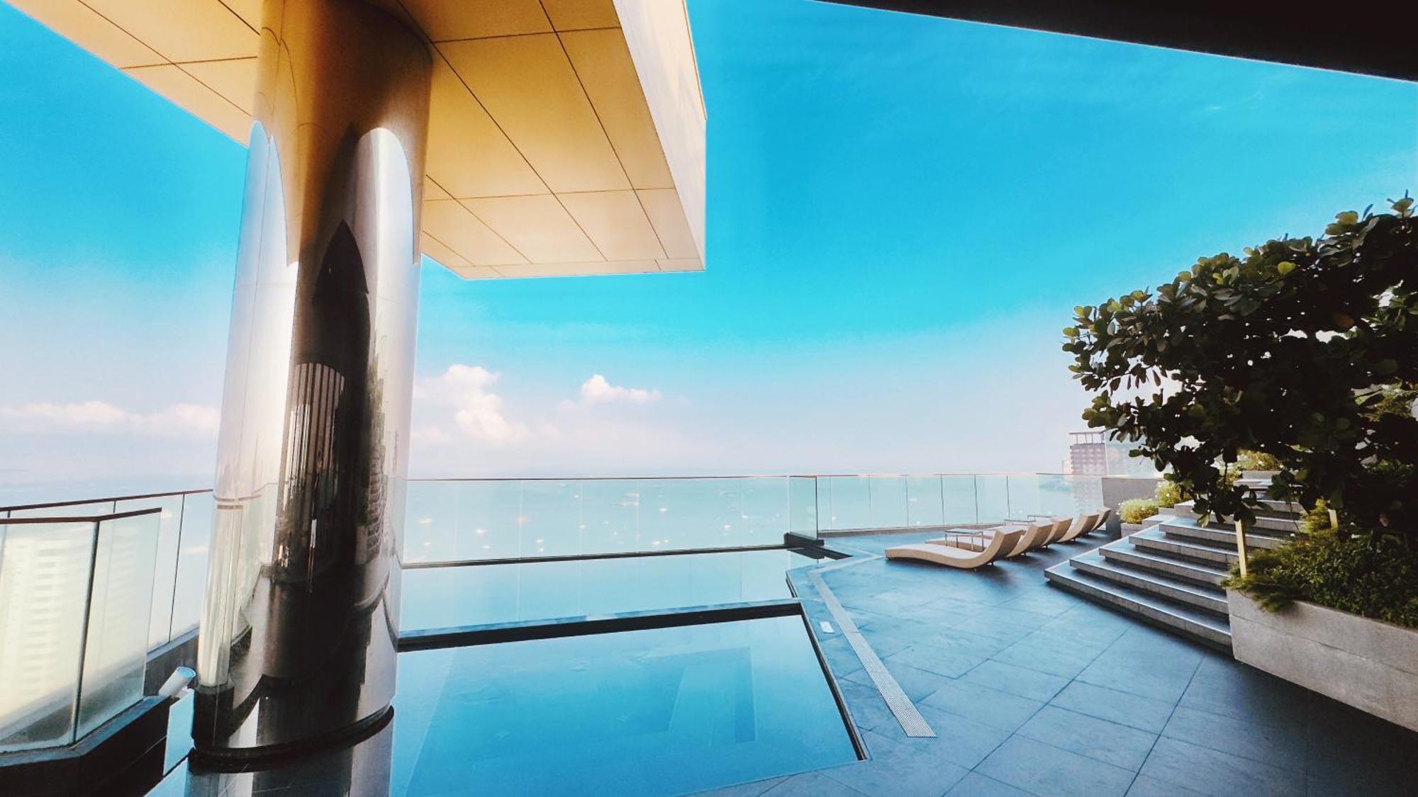 The Edge Sea View Holiday Inn New Патая Екстериор снимка
